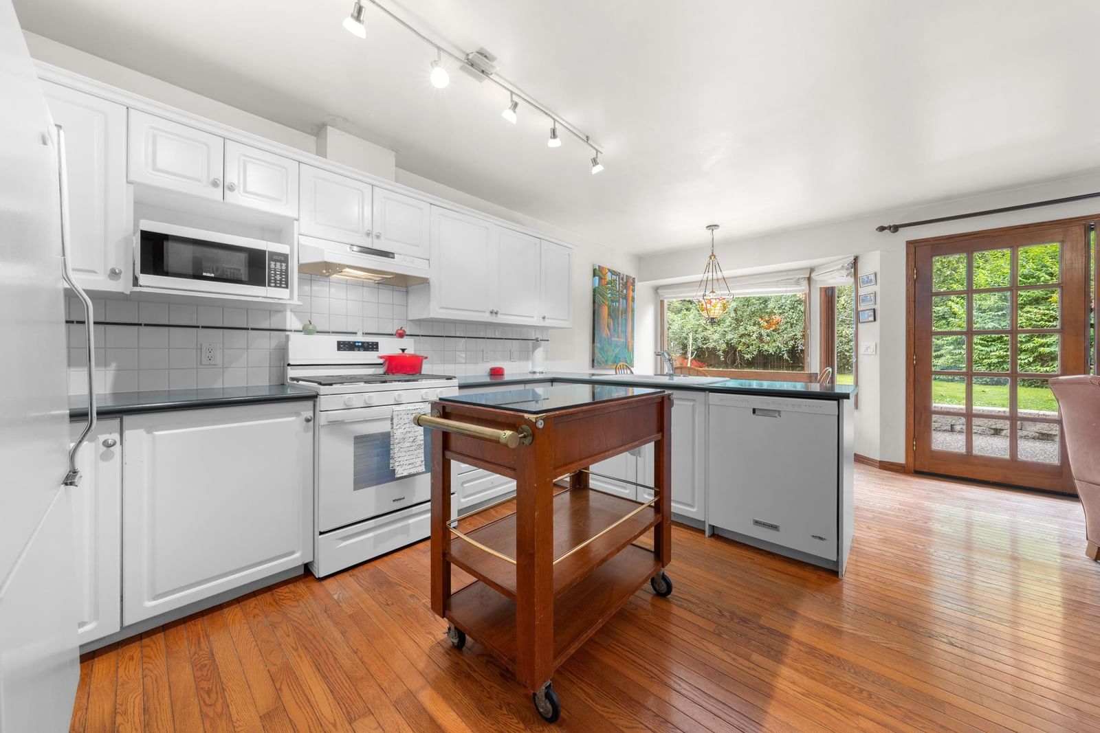Listing Image 11