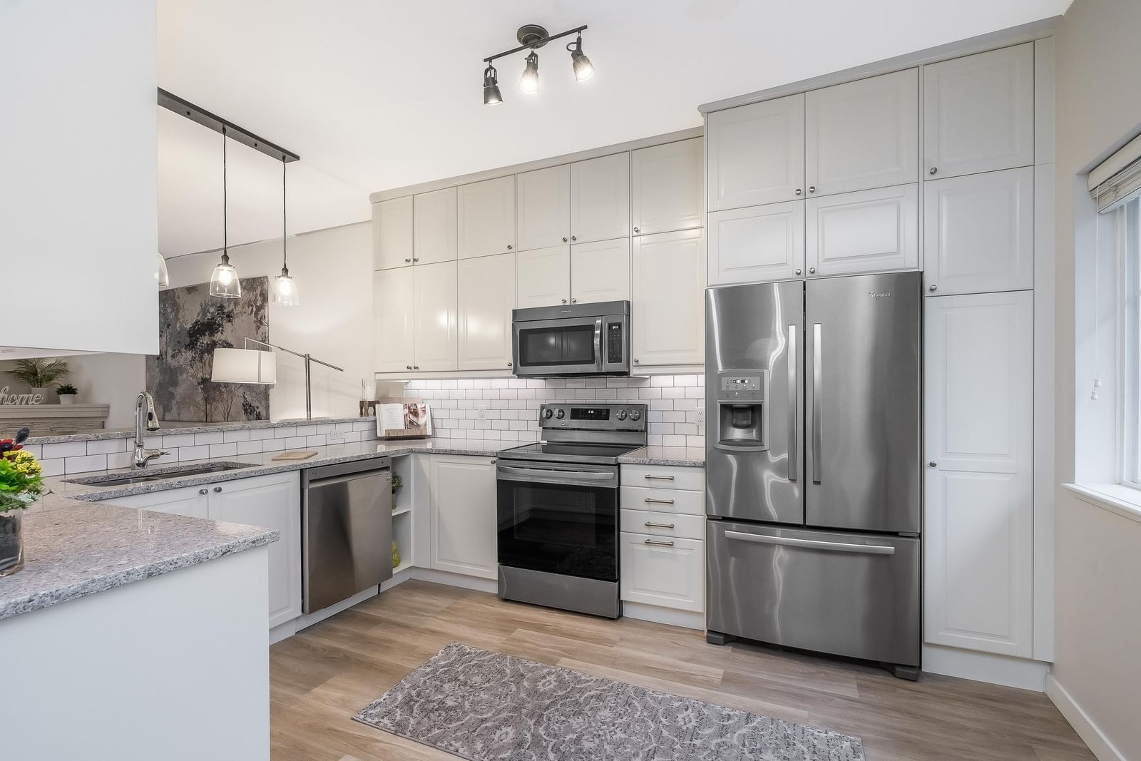 Listing Image 19