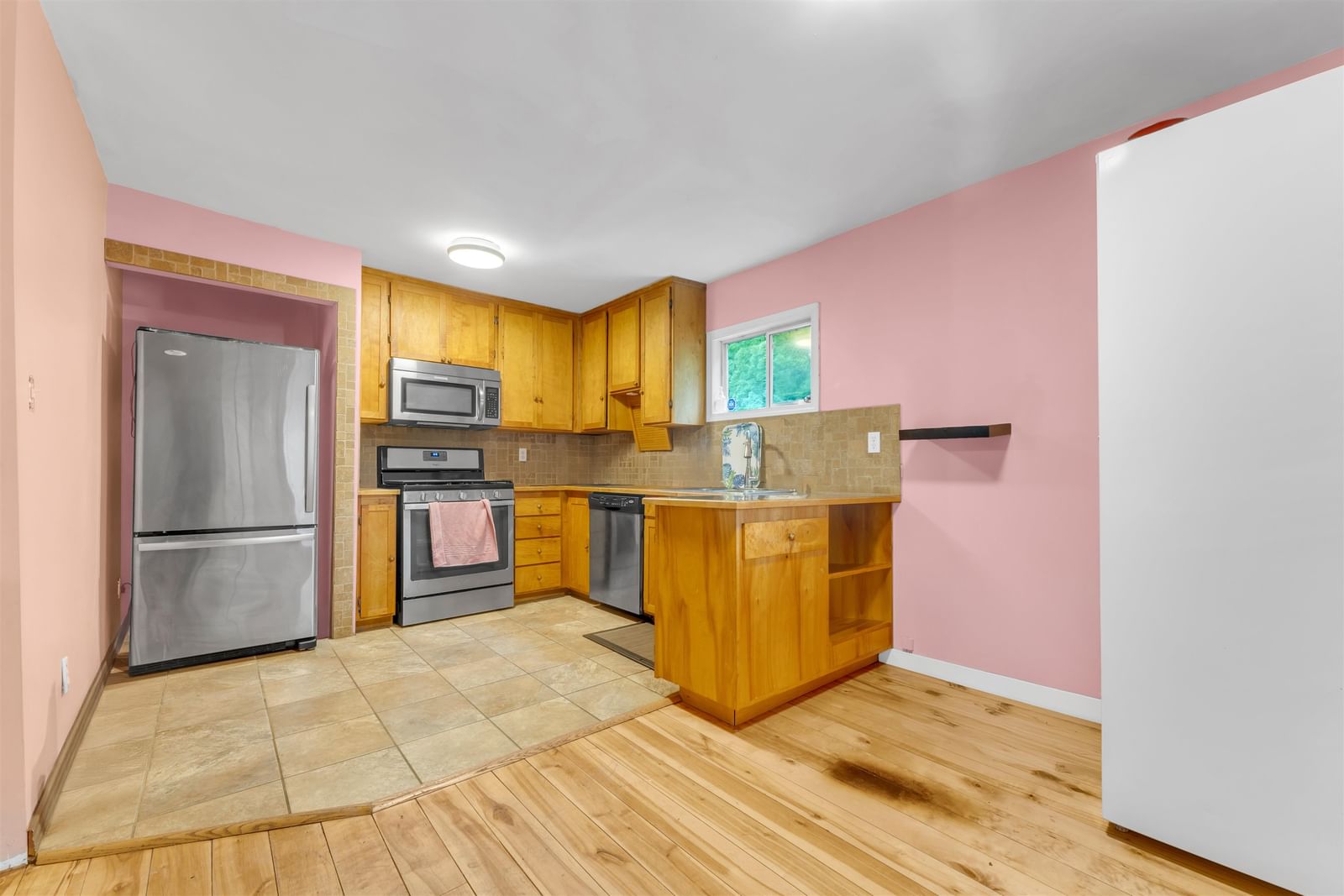 Listing Image 14
