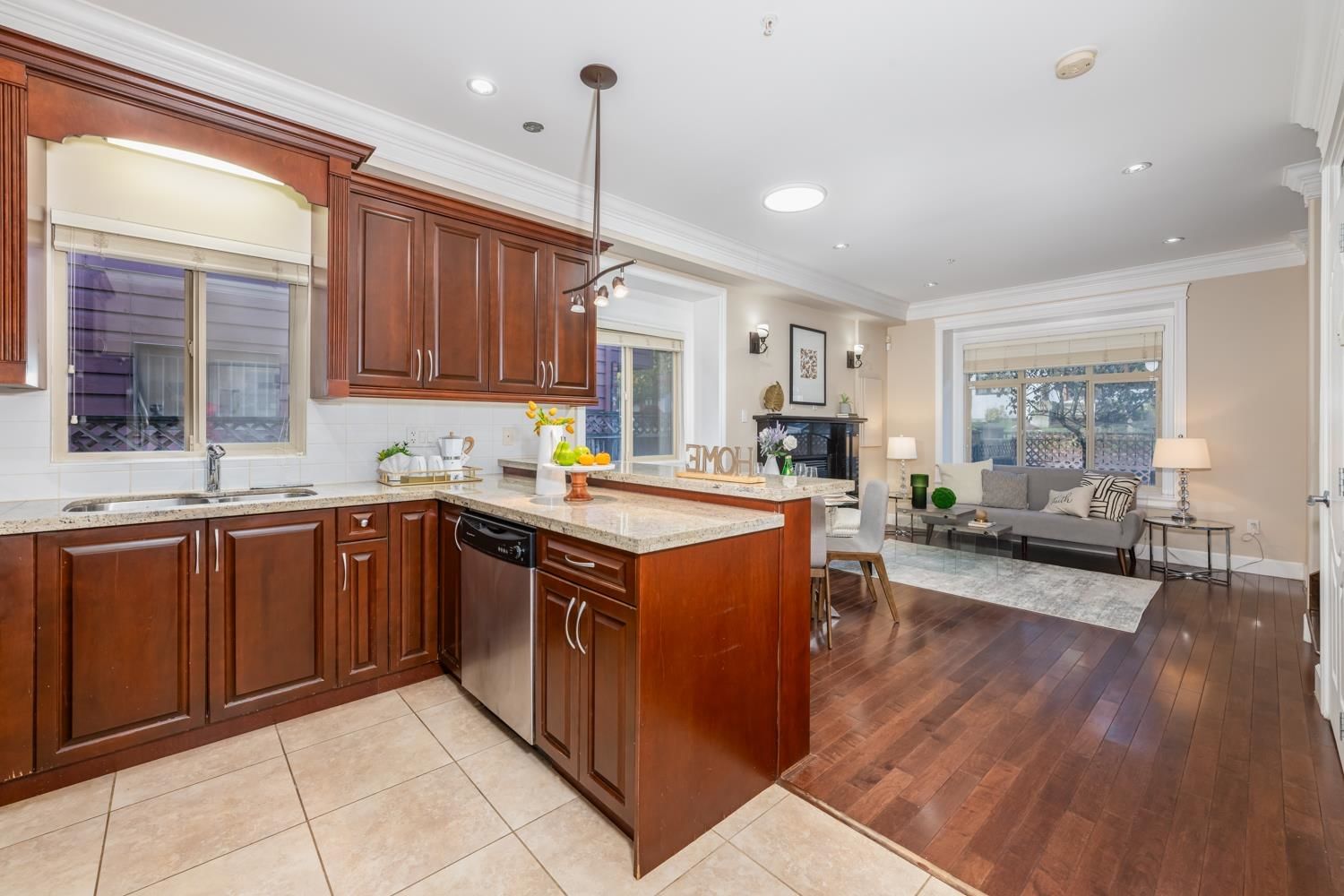 Listing Image 12