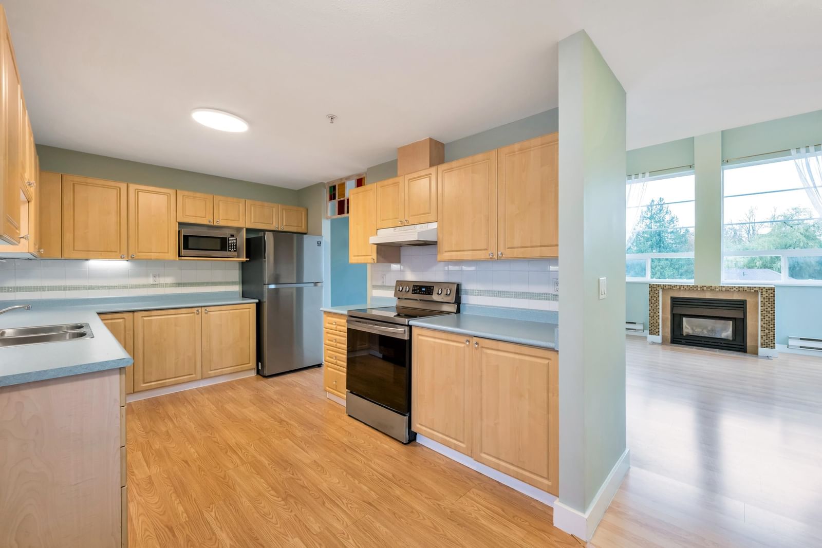 Listing Image 11