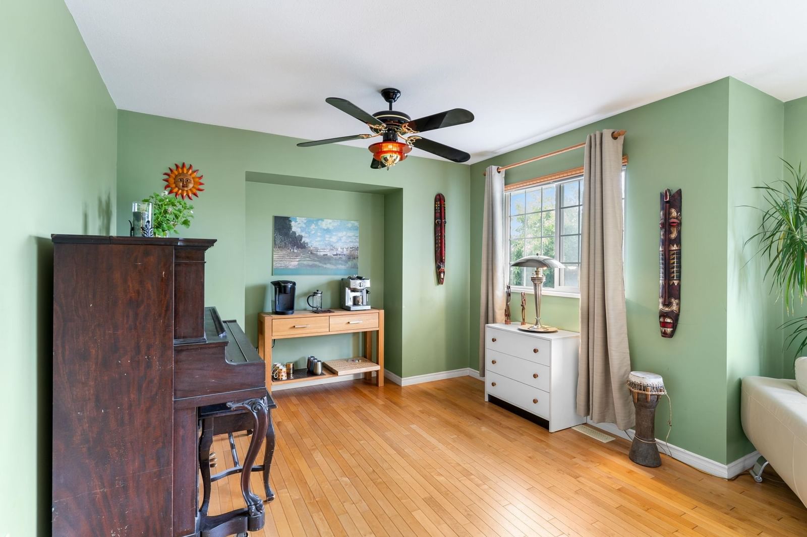 Listing Image 5