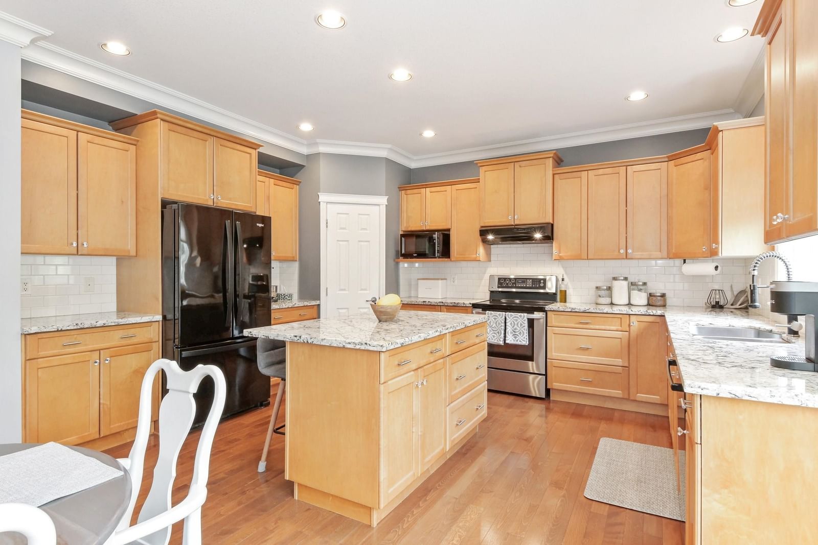 Listing Image 8
