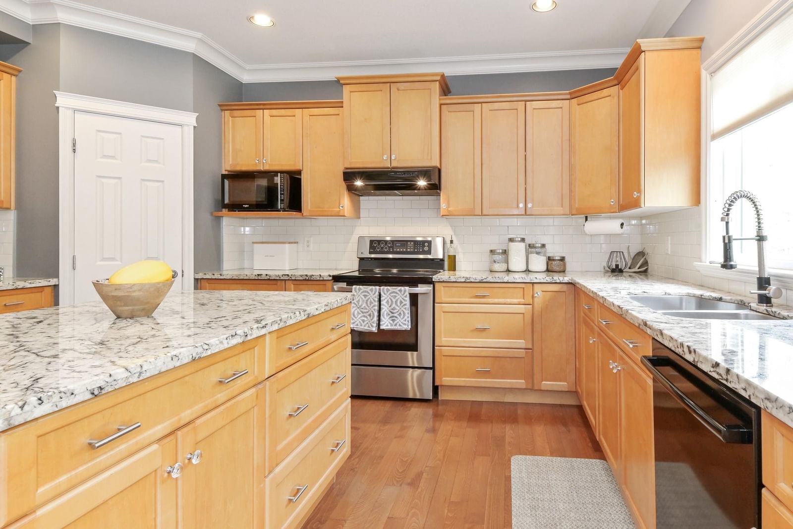 Listing Image 9