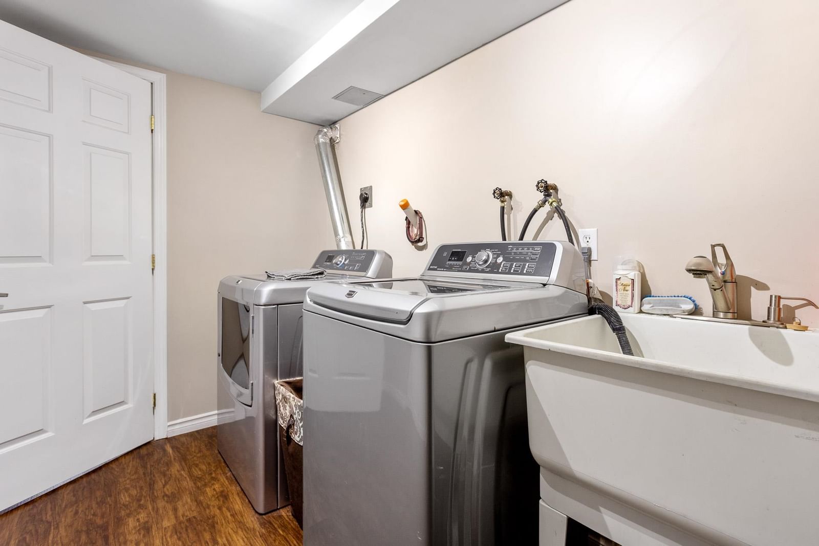 Listing Image 19