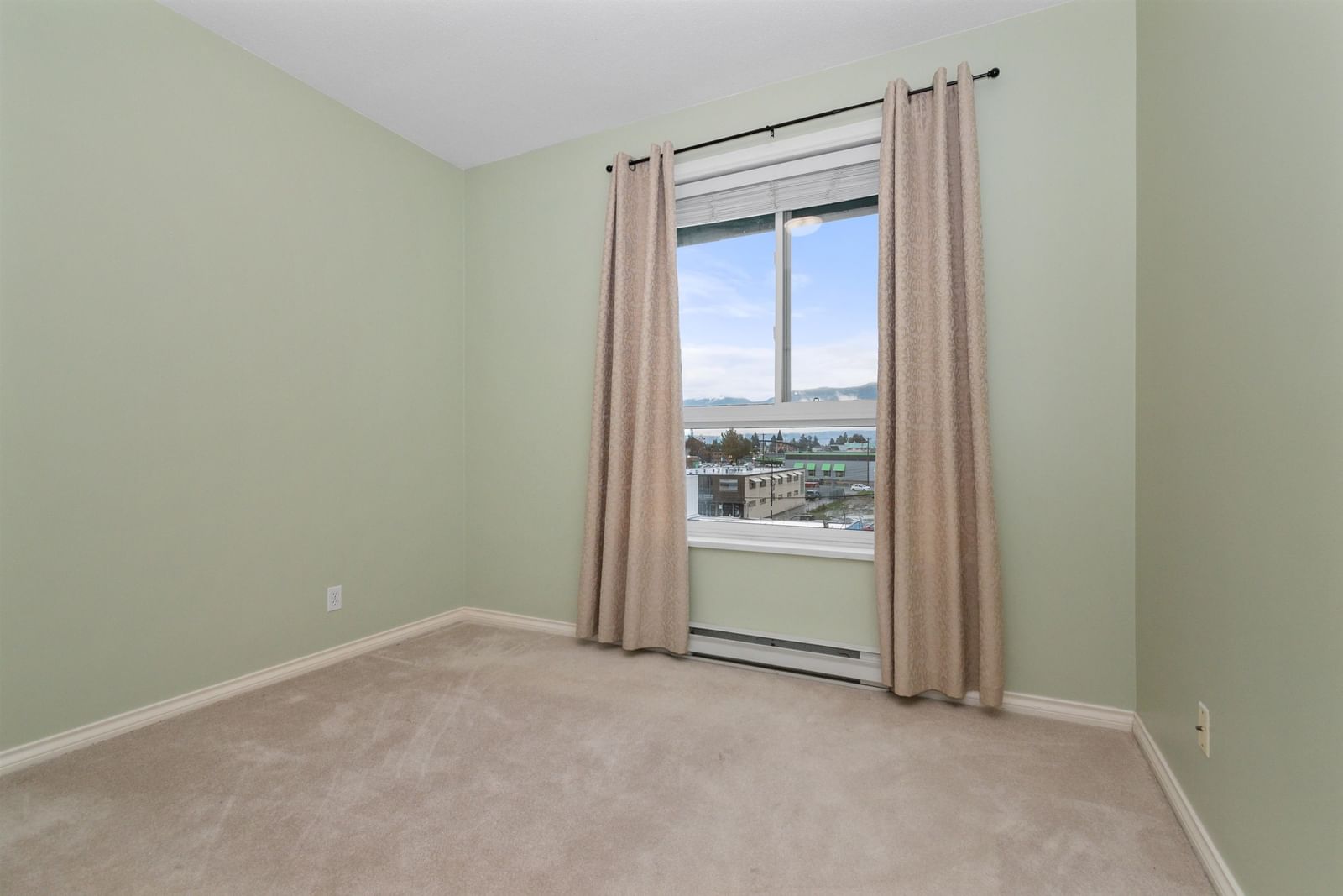 Listing Image 17