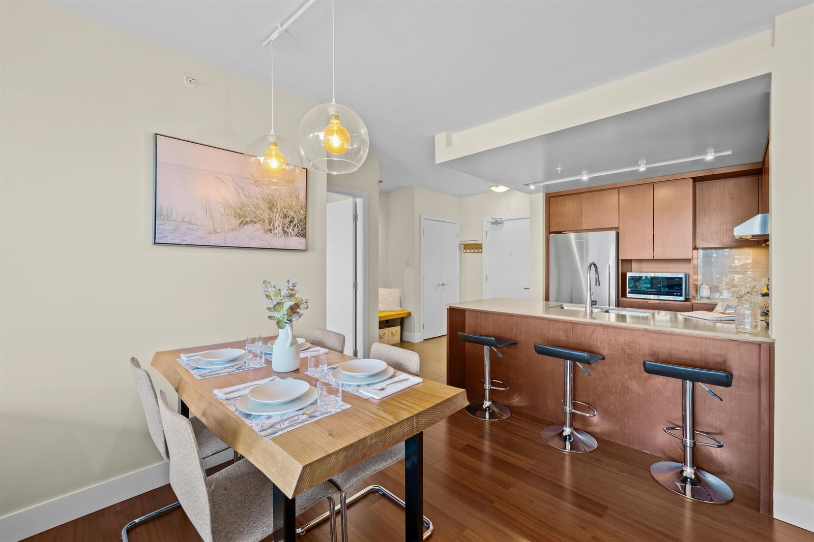 Listing Image 12