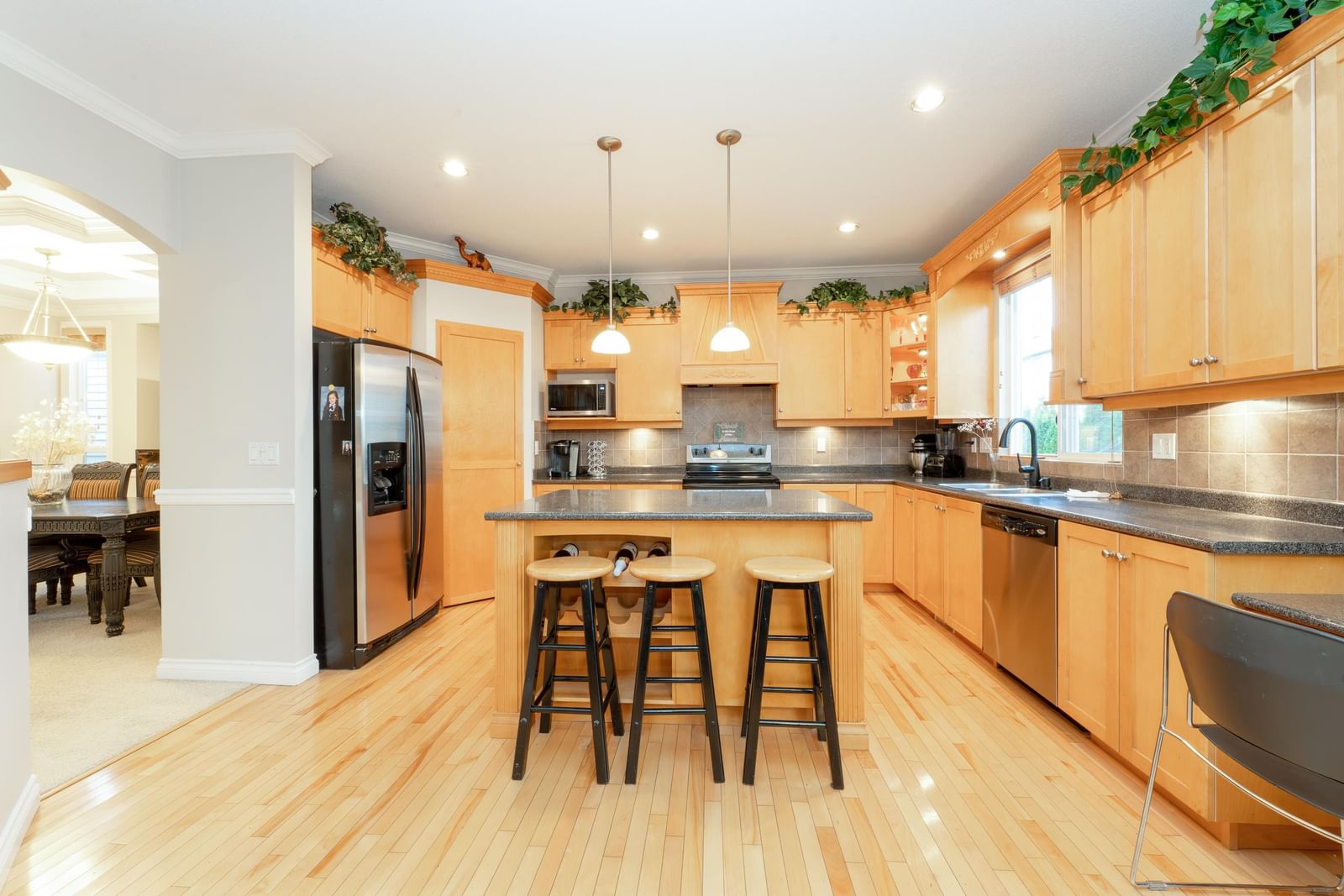 Listing Image 10