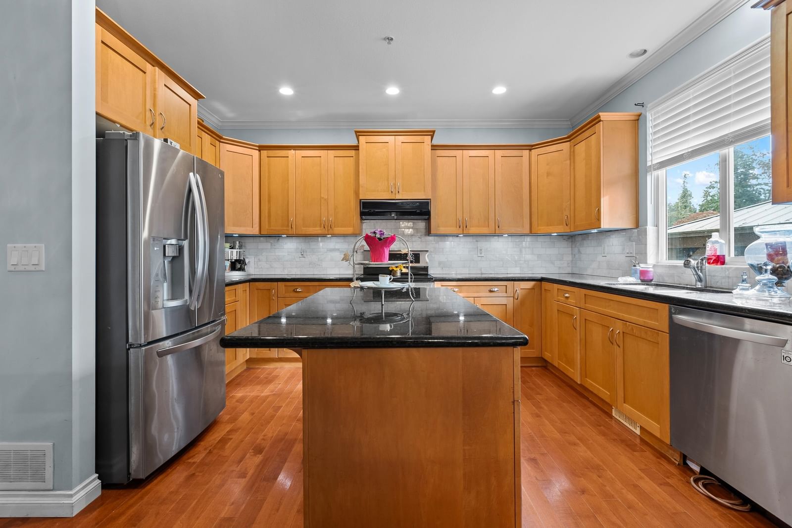 Listing Image 12