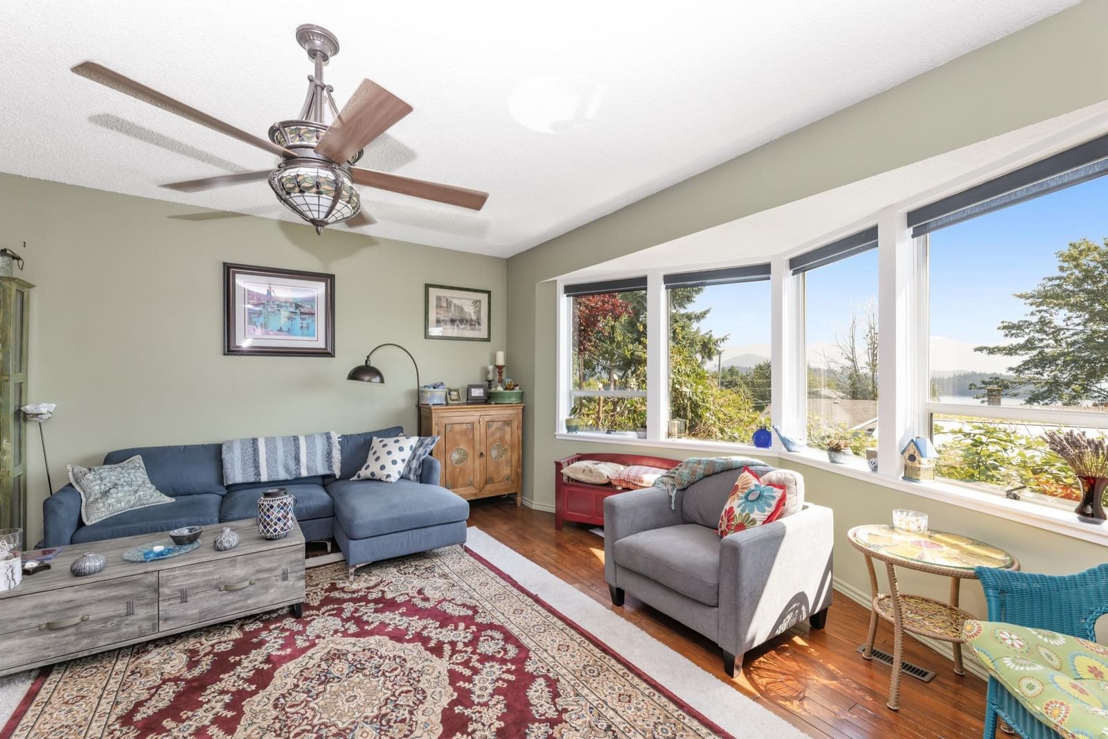 Listing Image 5