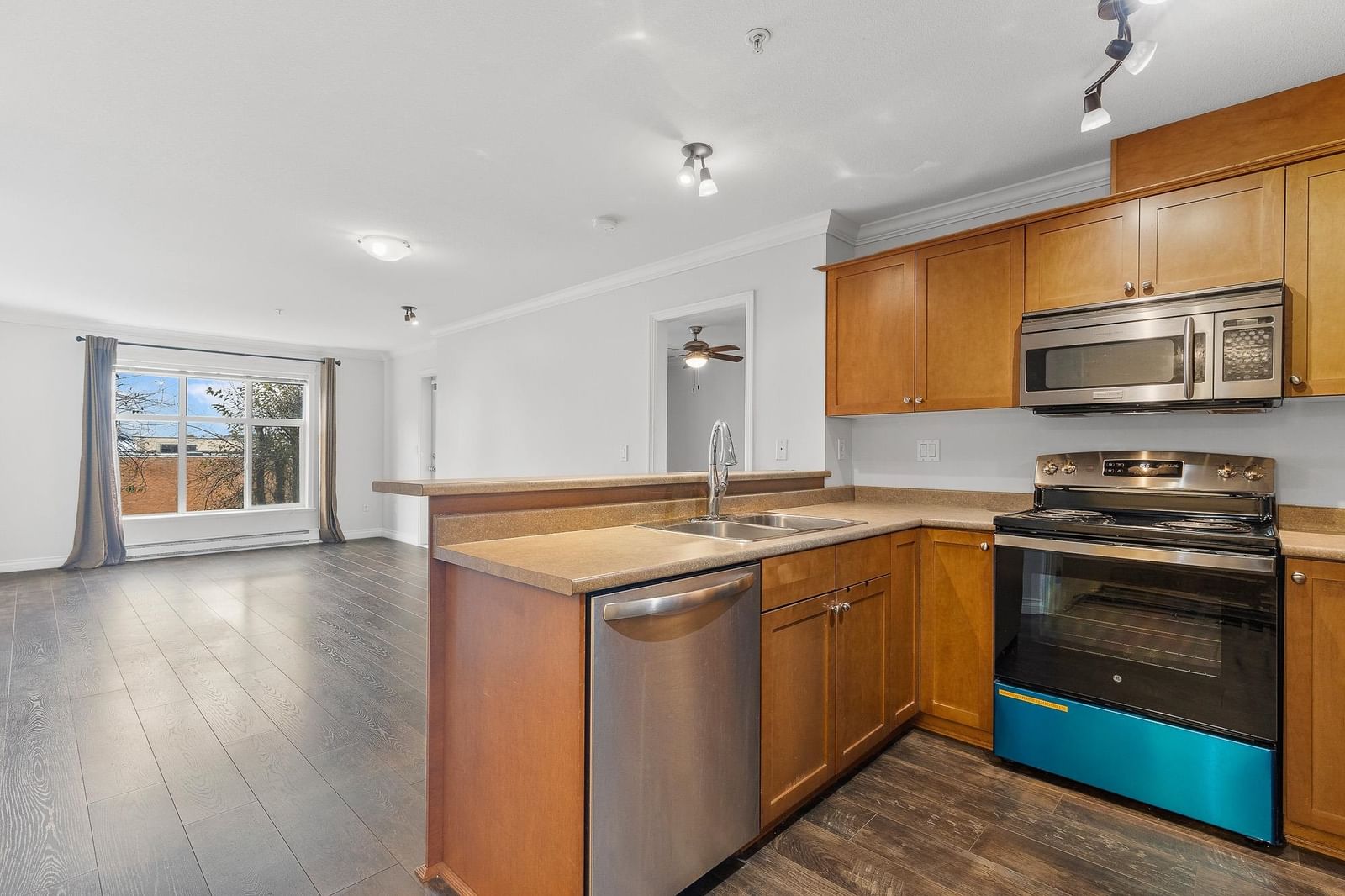 Listing Image 10