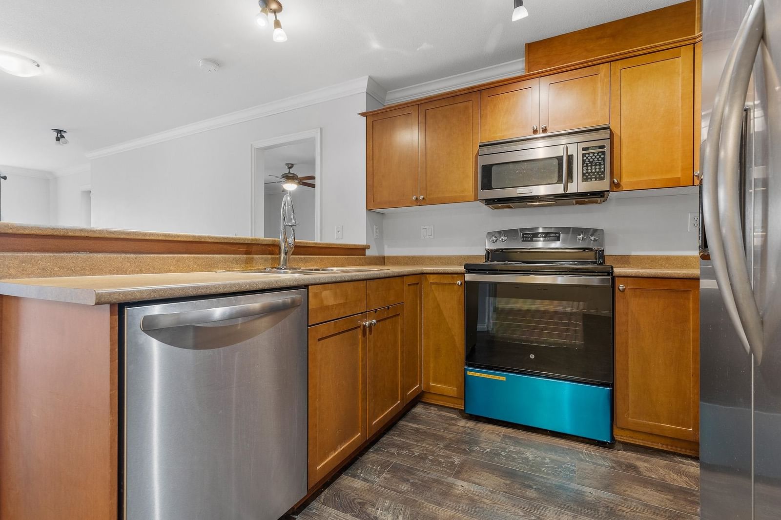 Listing Image 9