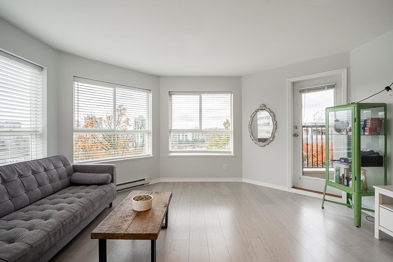 Listing Image 11