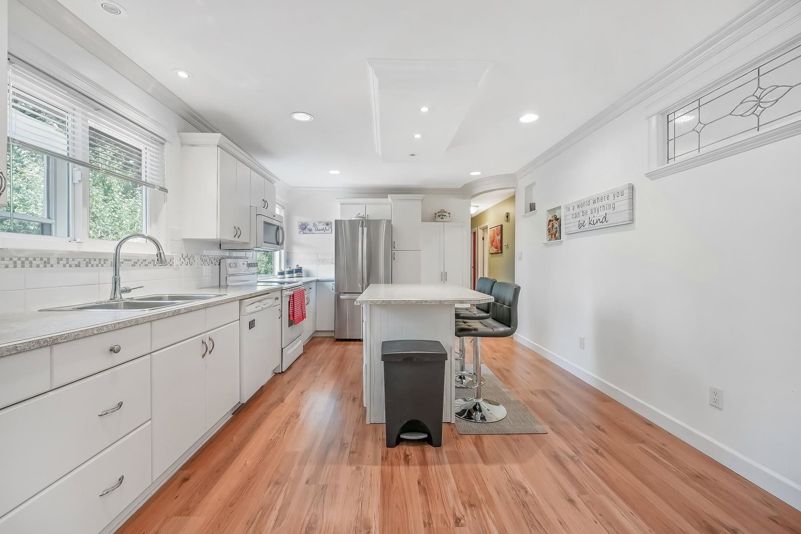 Listing Image 8