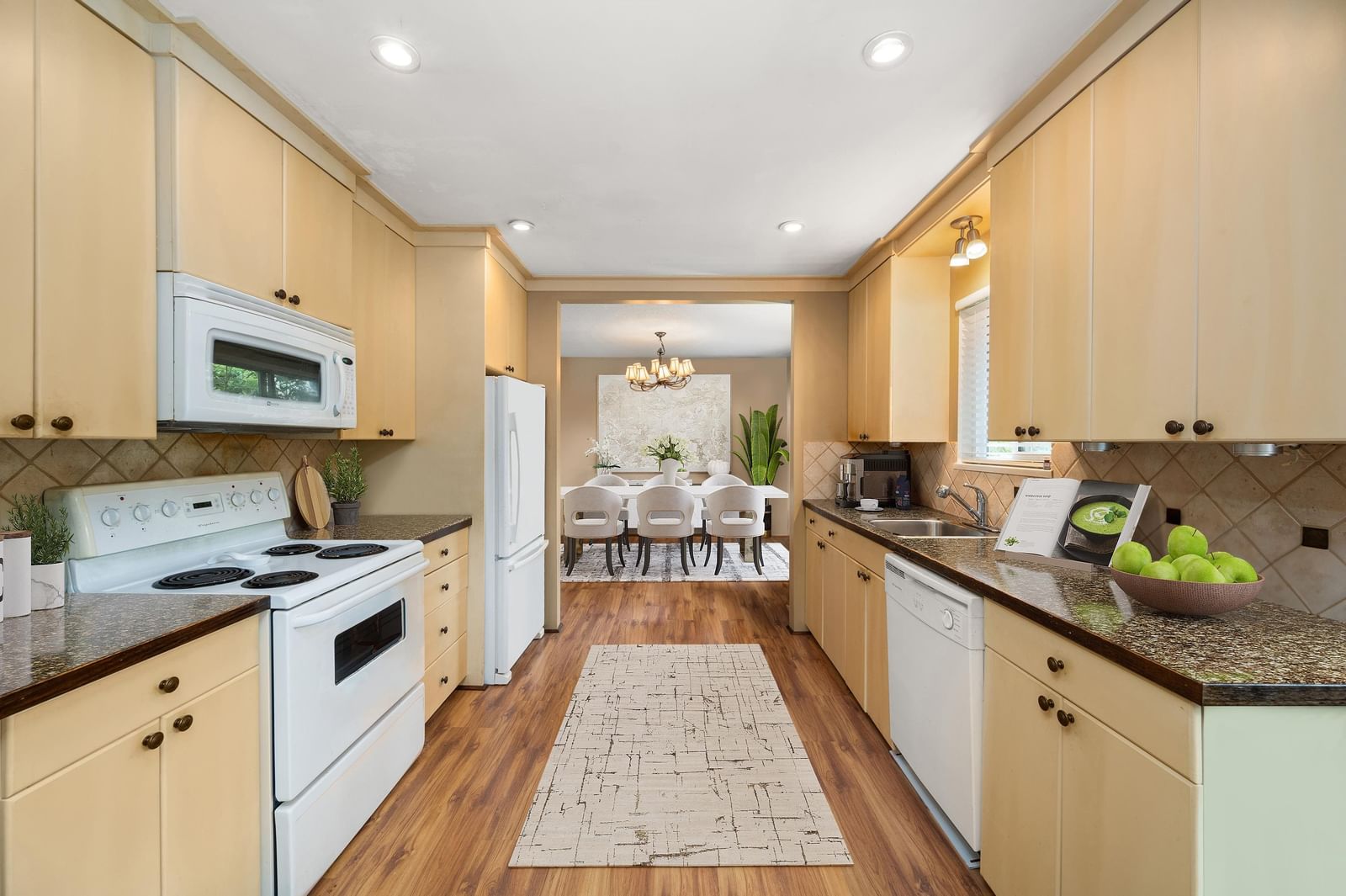 Listing Image 10