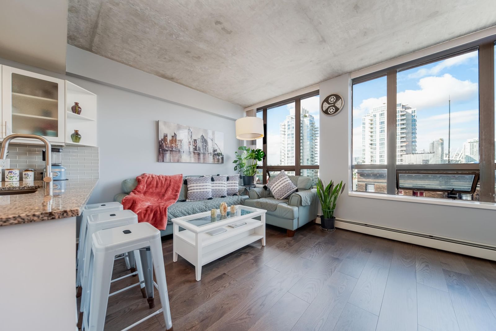 Listing Image 10