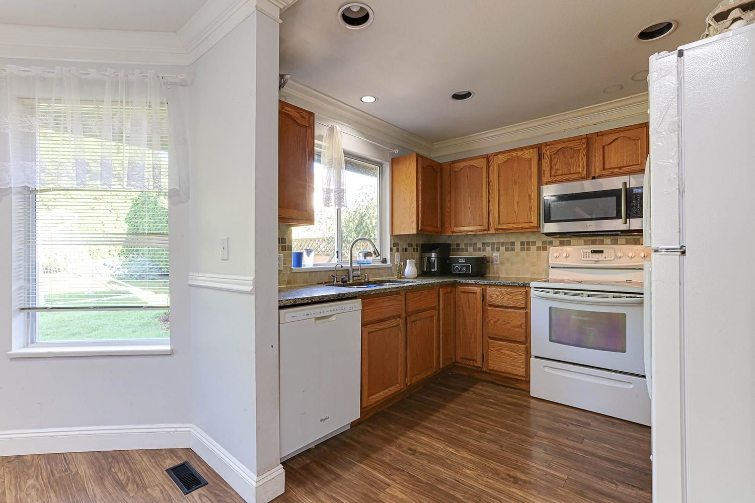 Listing Image 15