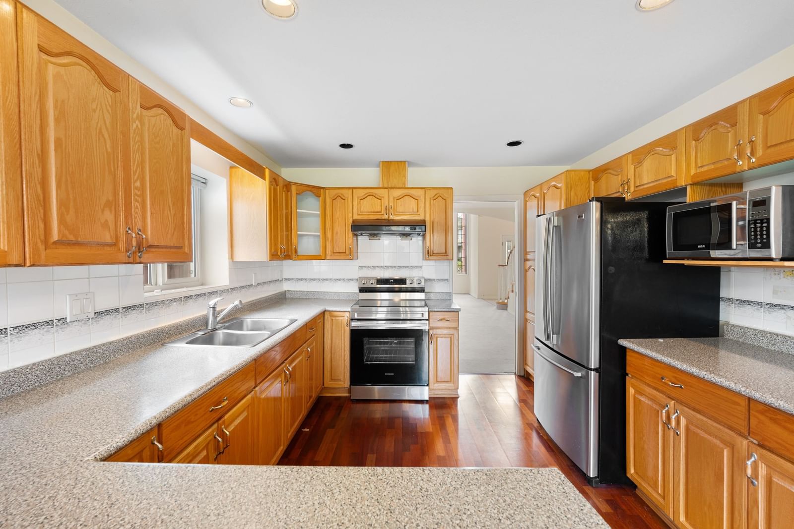 Listing Image 12