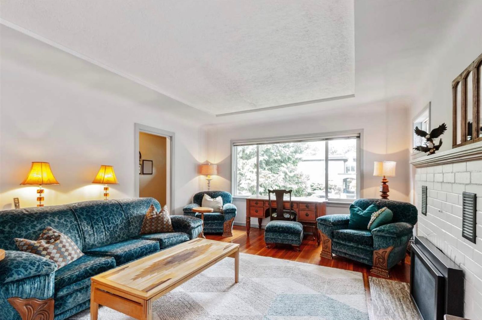 Listing Image 4