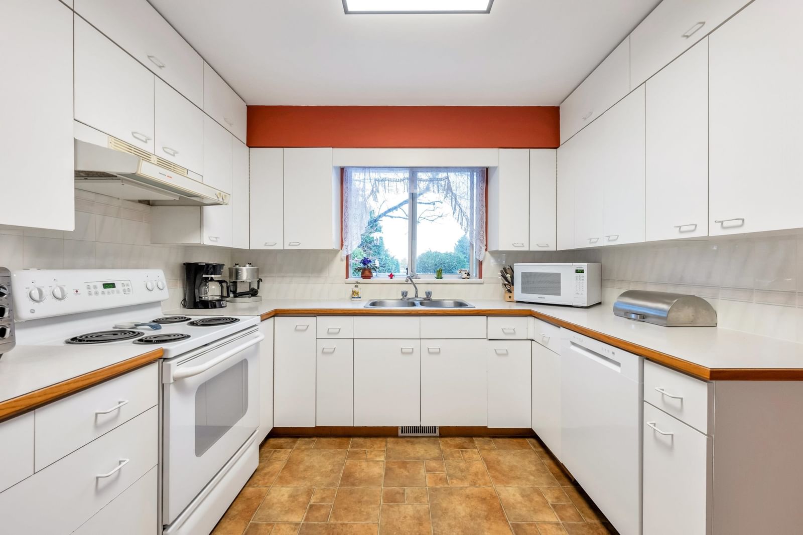 Listing Image 13