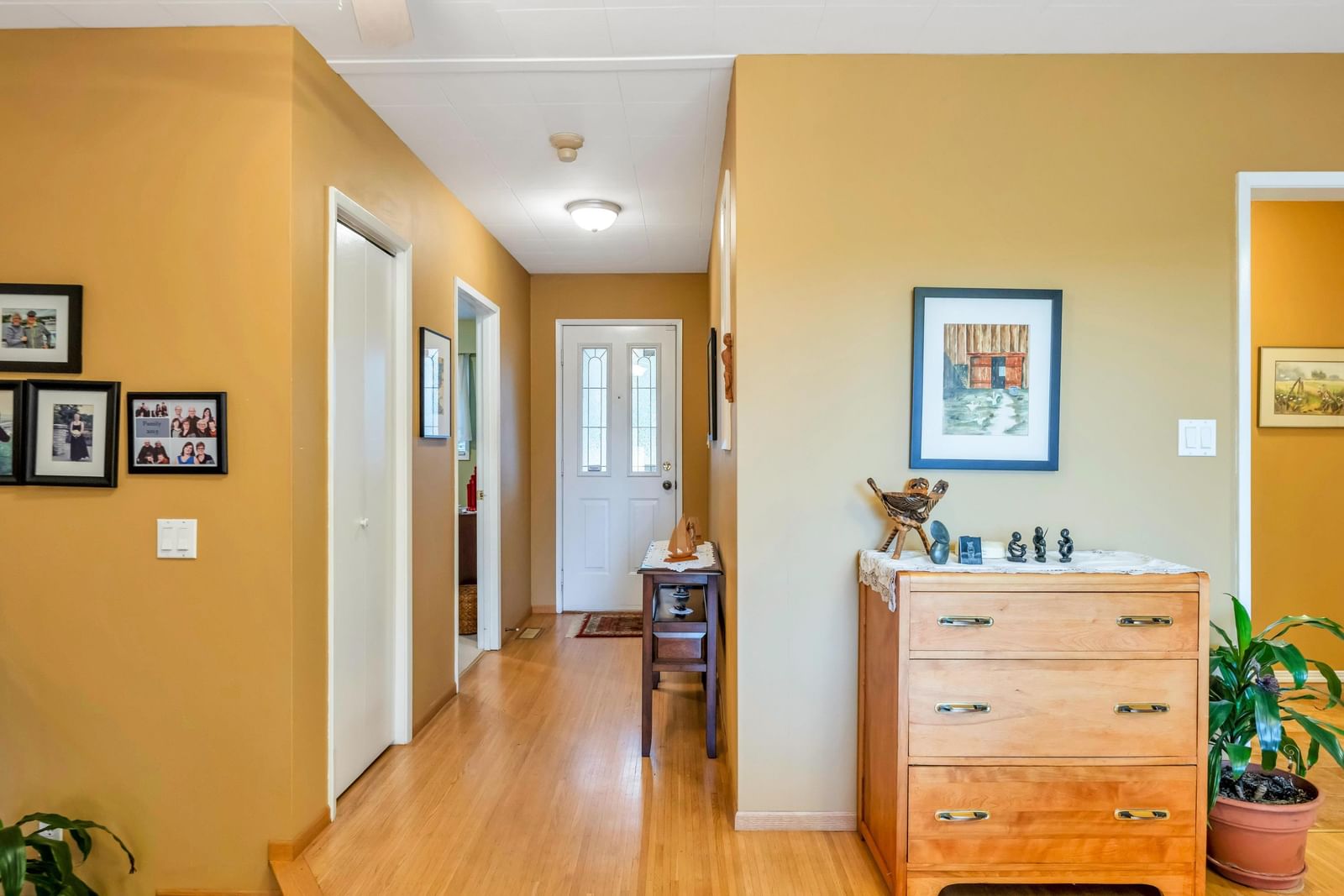 Listing Image 4