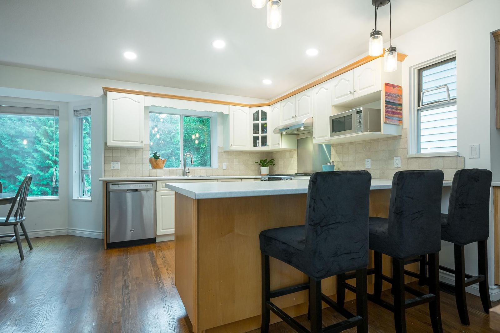 Listing Image 11