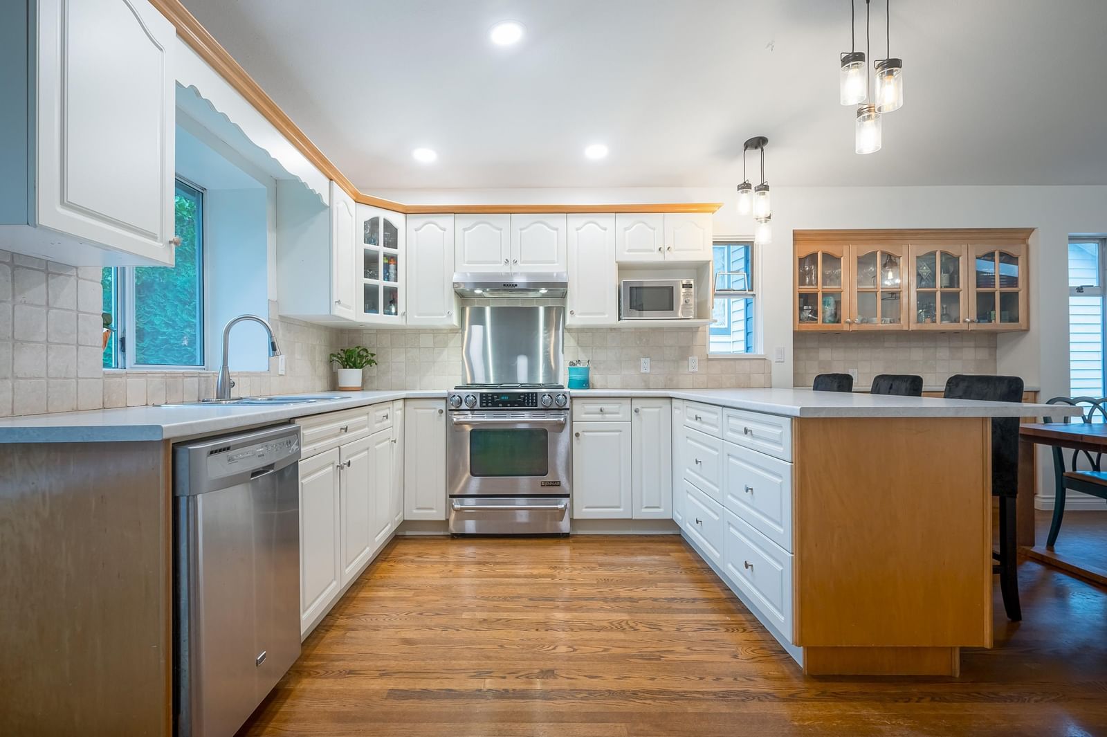 Listing Image 12