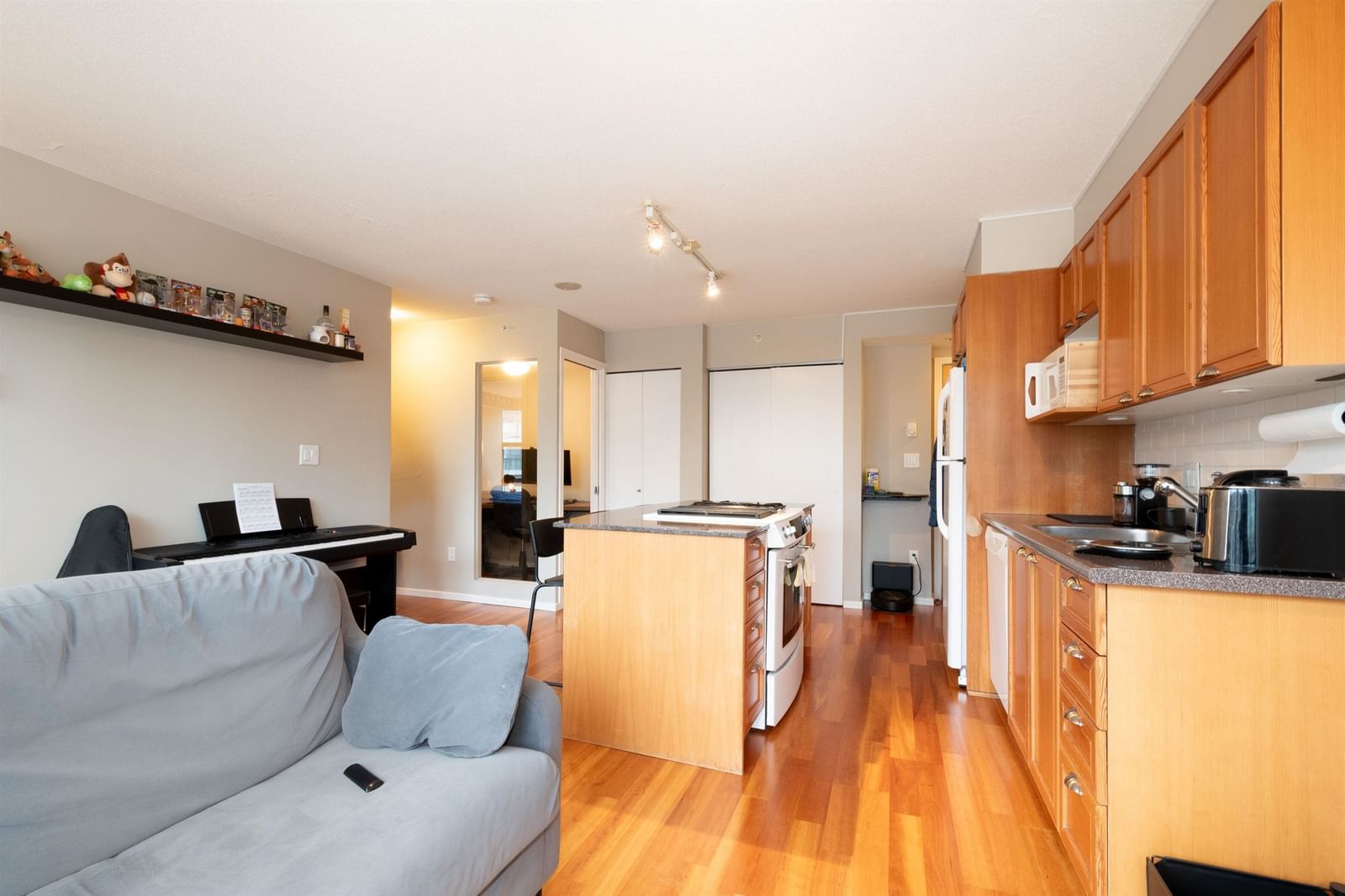 Listing Image 12