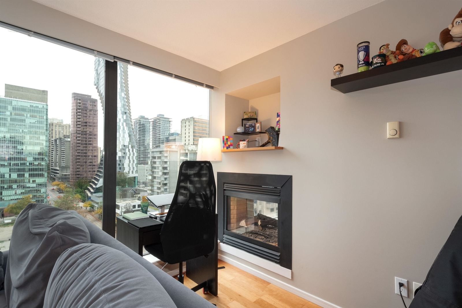 Listing Image 8