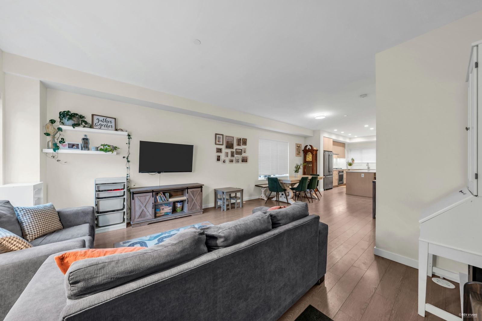 Listing Image 8