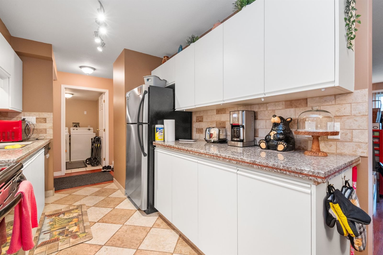 Listing Image 5