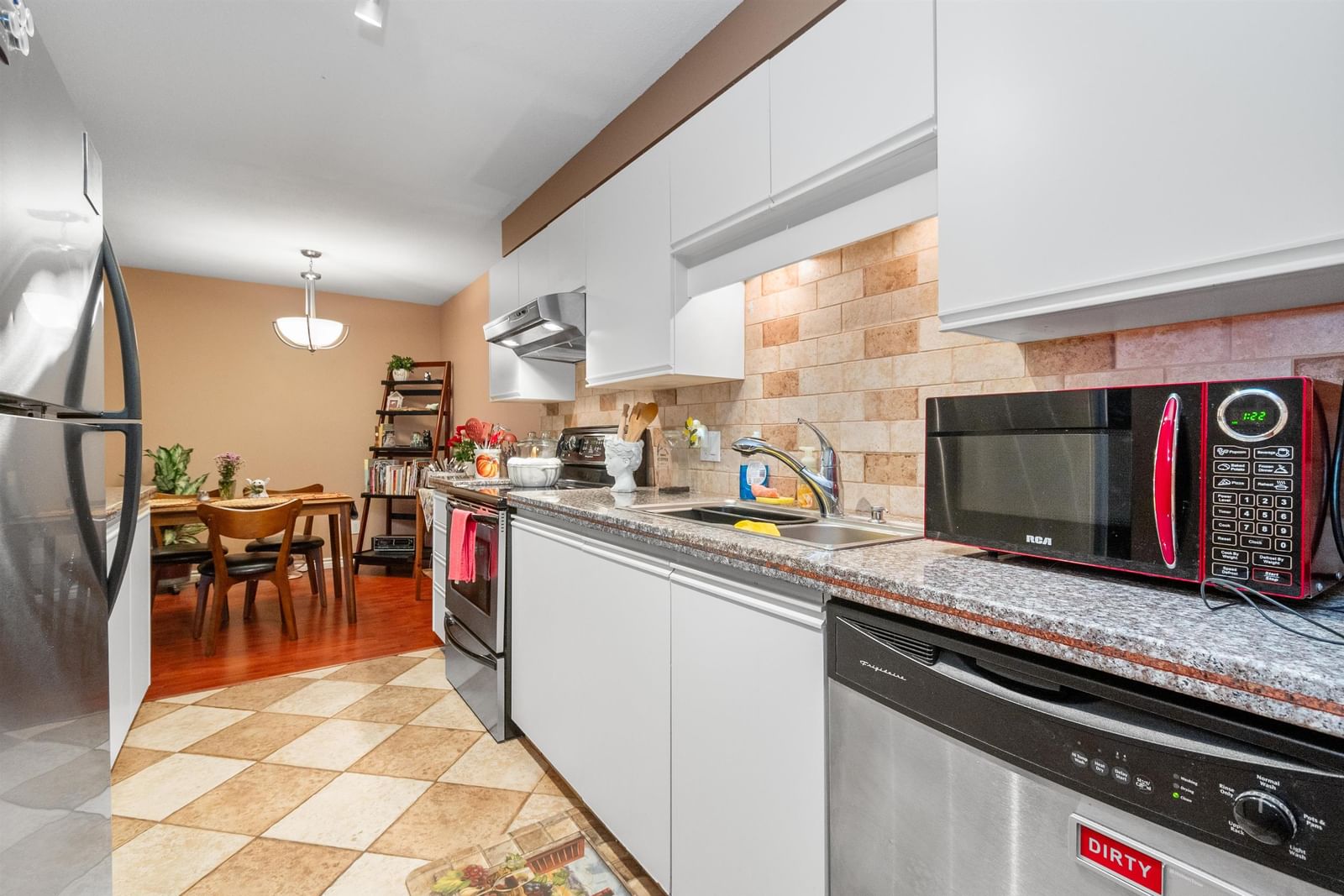 Listing Image 8