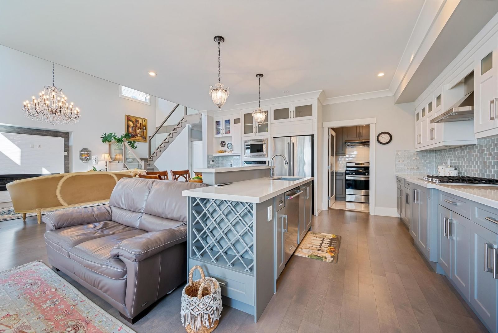 Listing Image 11