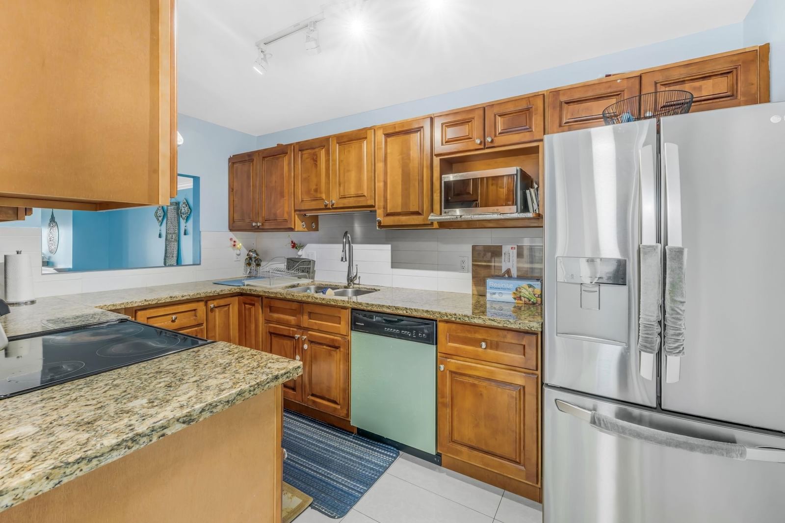 Listing Image 4