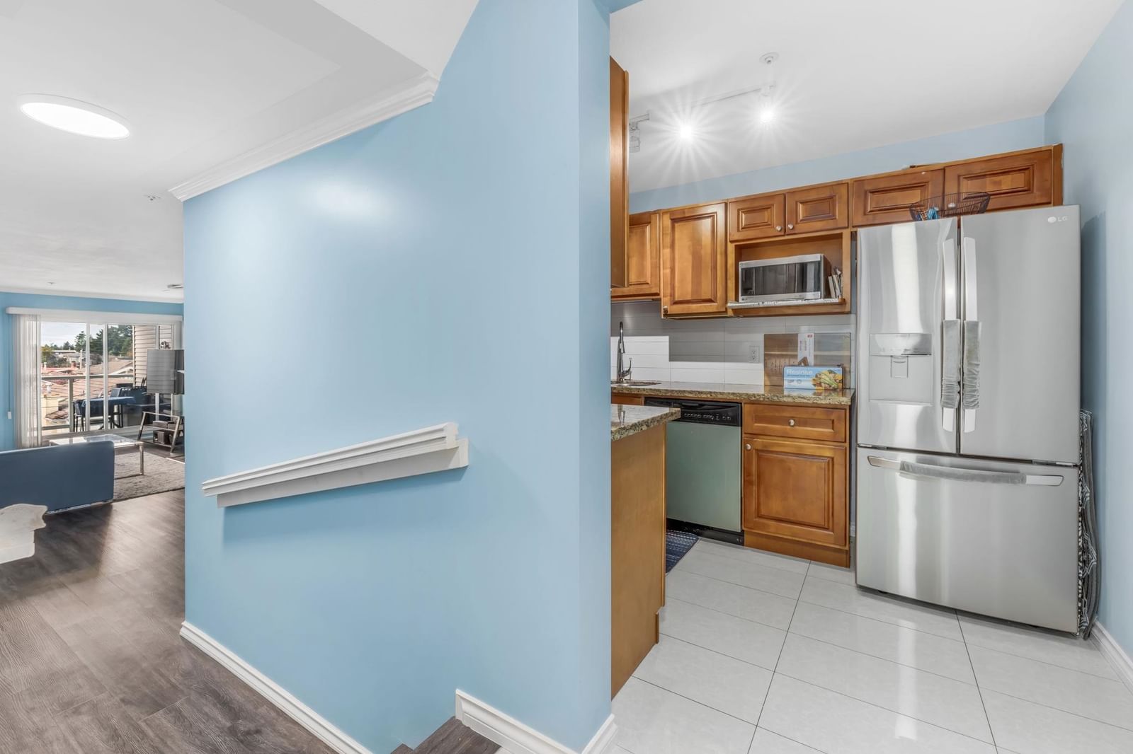 Listing Image 5