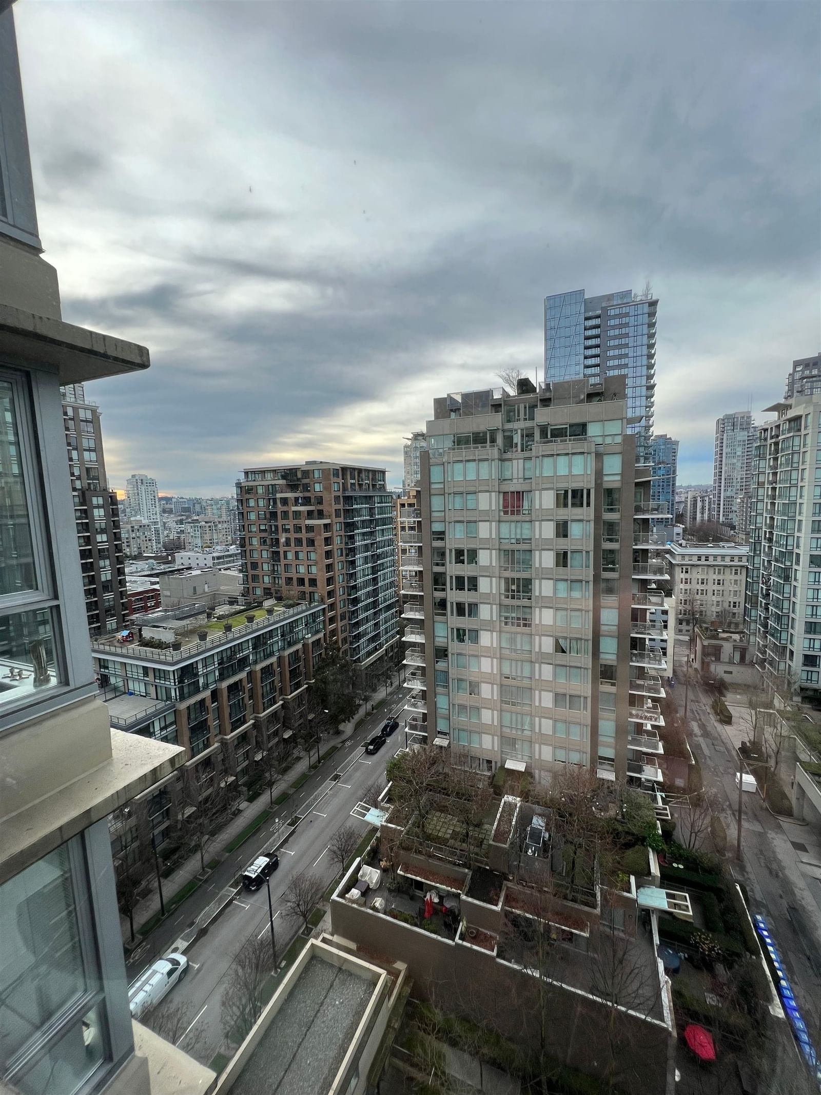 Listing Image 12