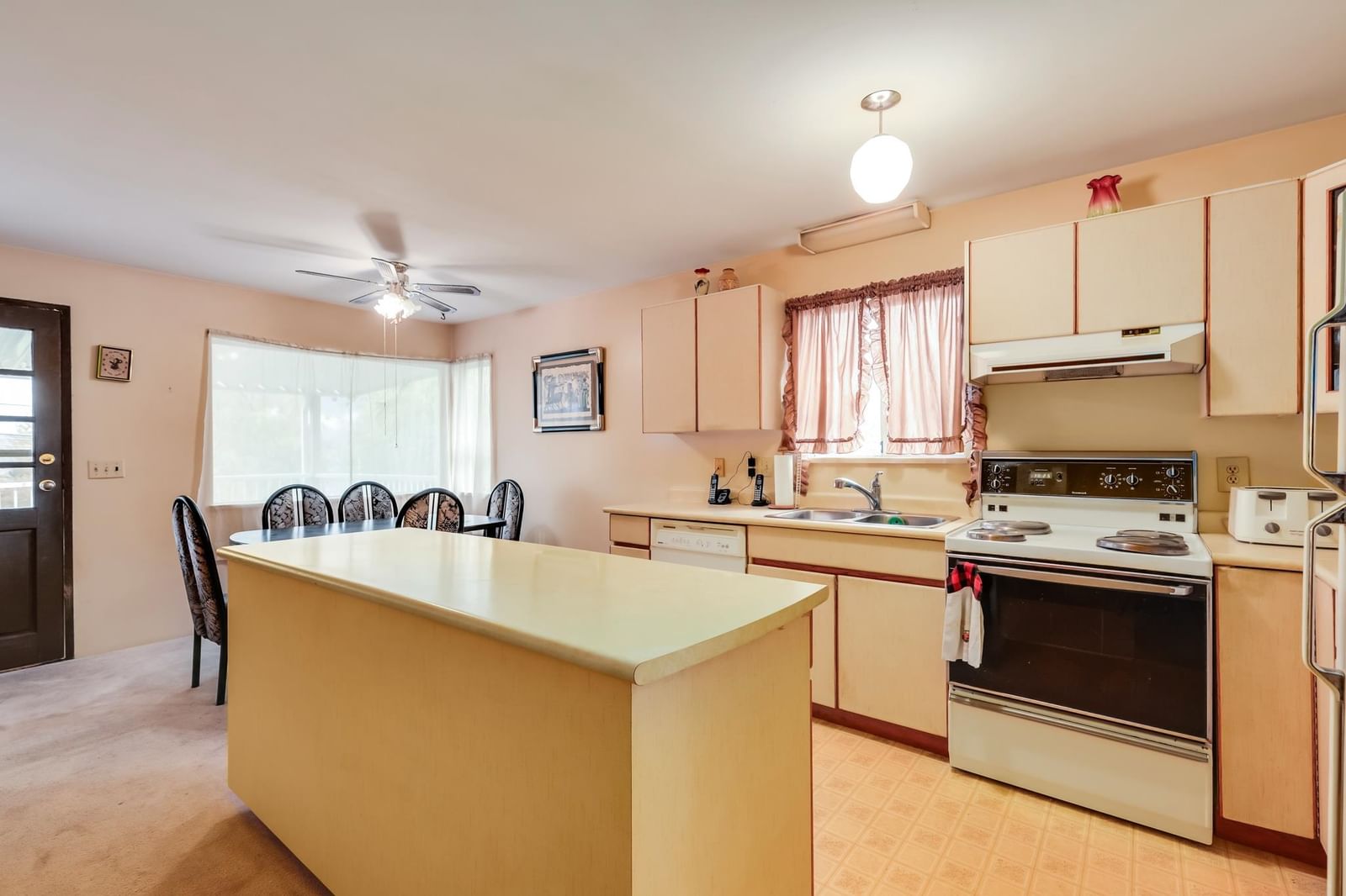 Listing Image 11