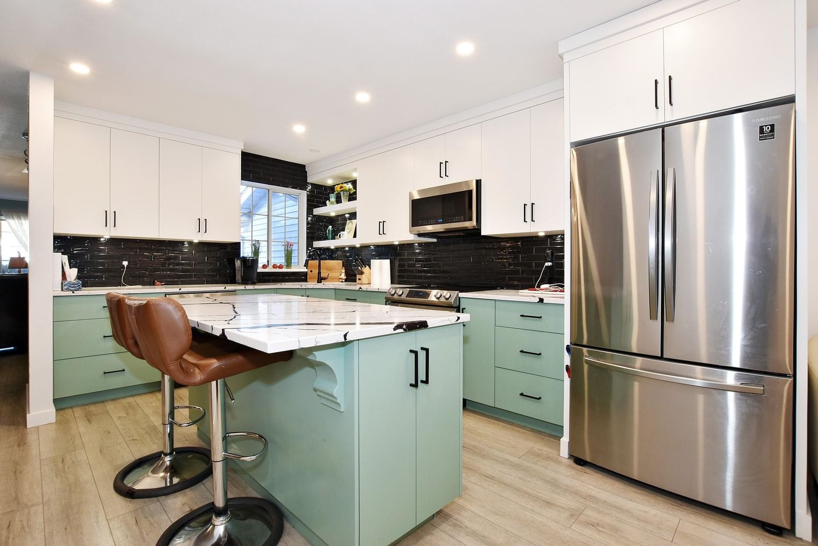 Listing Image 9