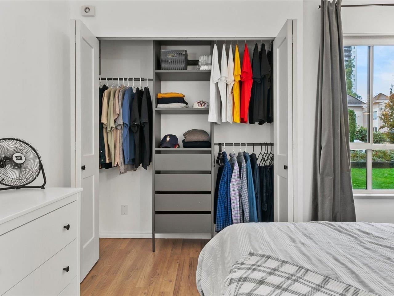 Listing Image 12