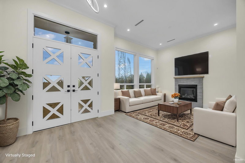 16685 15a Avenue, Surrey, V3S 9X7 | Image 2