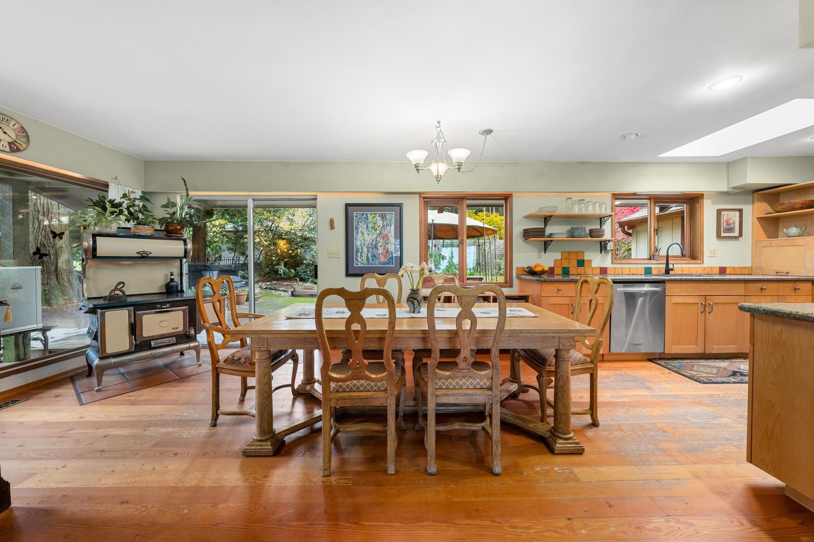 Listing Image 8