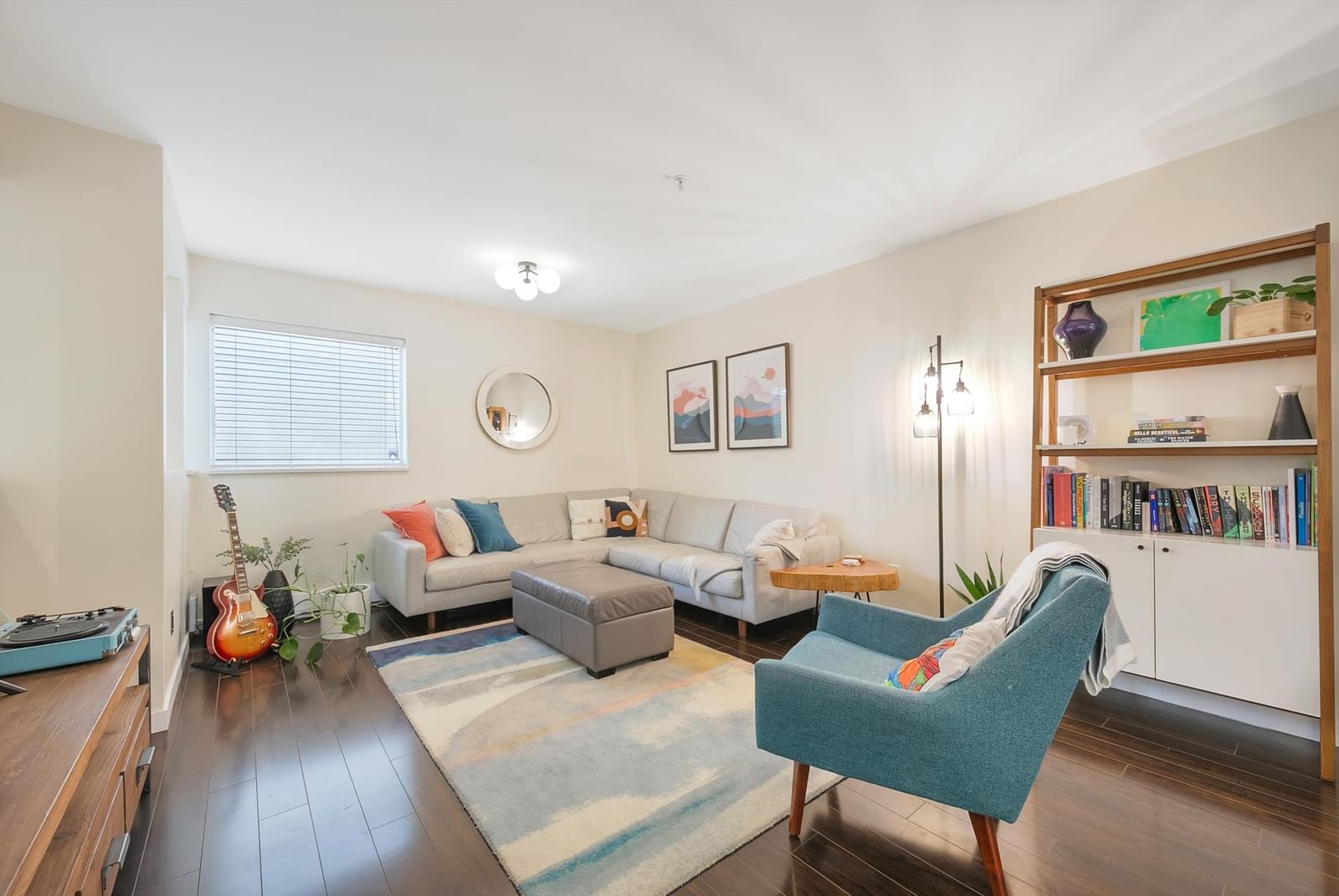 Listing Image 12