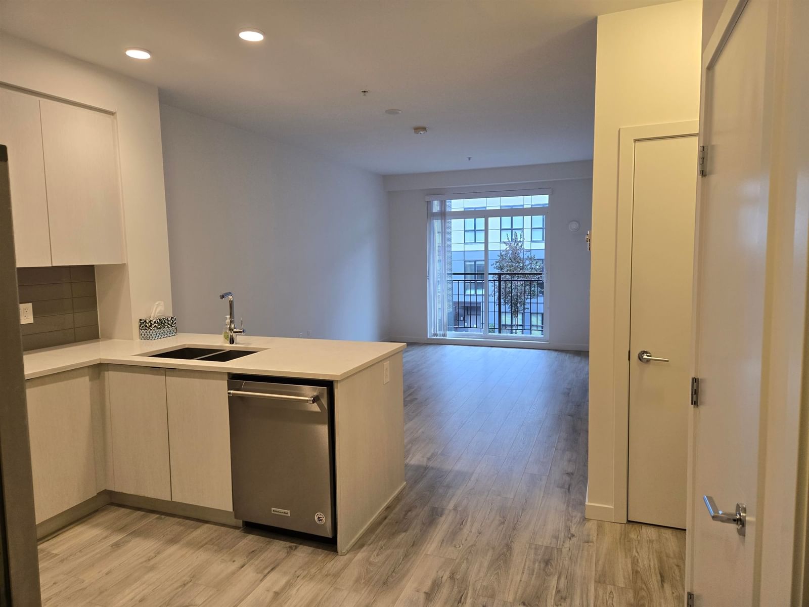 Listing Image 5