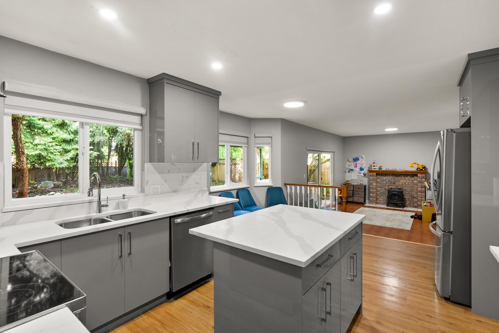 Listing Image 5