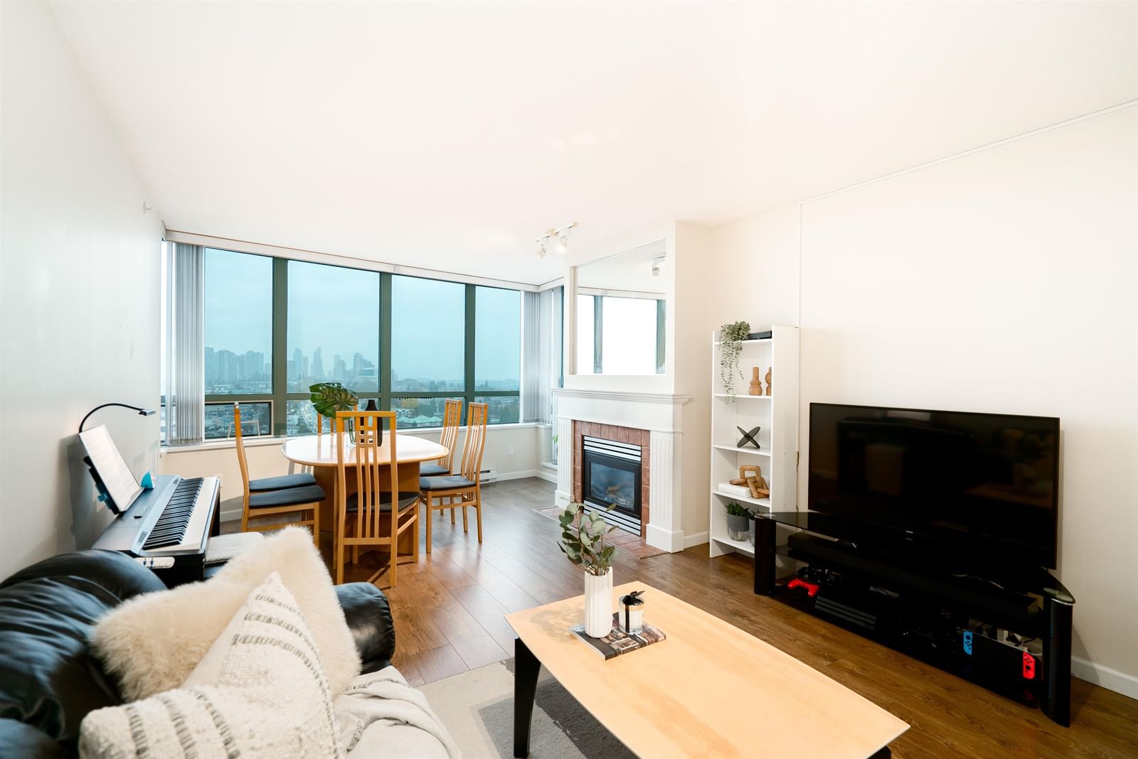 Listing Image 15