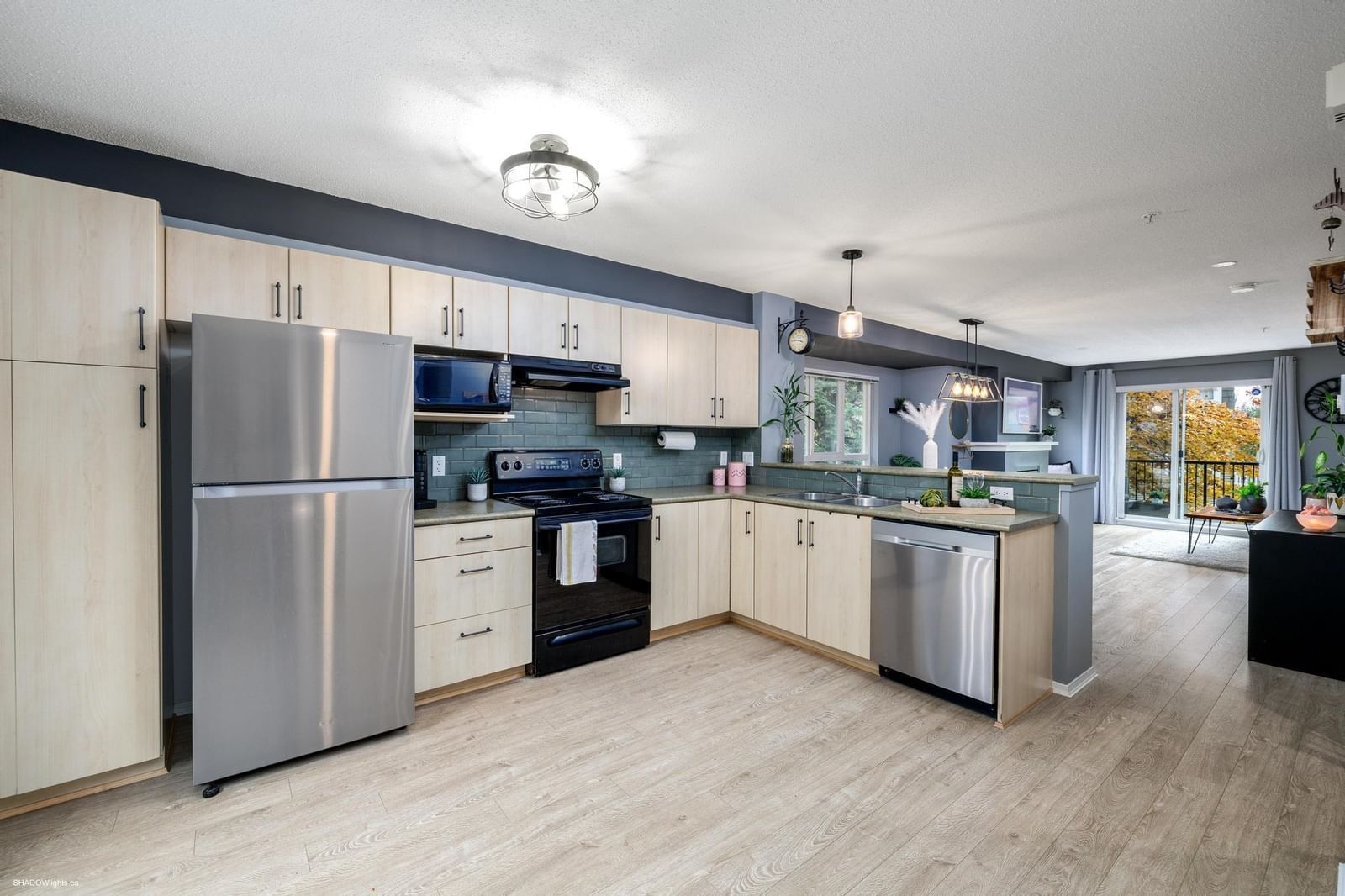 Listing Image 12