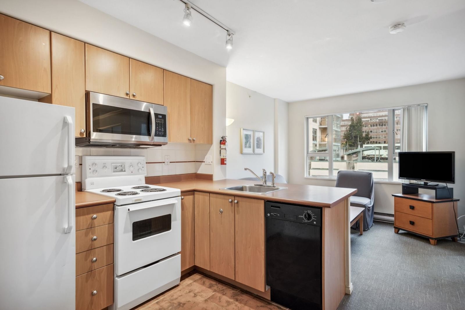 Listing Image 9