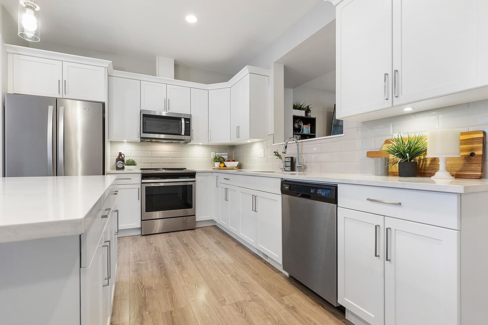 Listing Image 10
