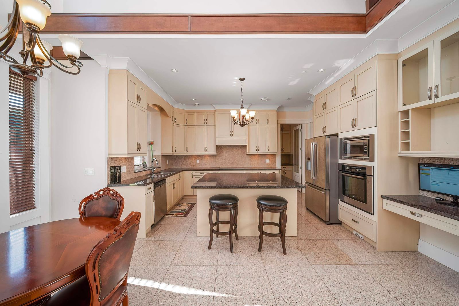 Listing Image 12