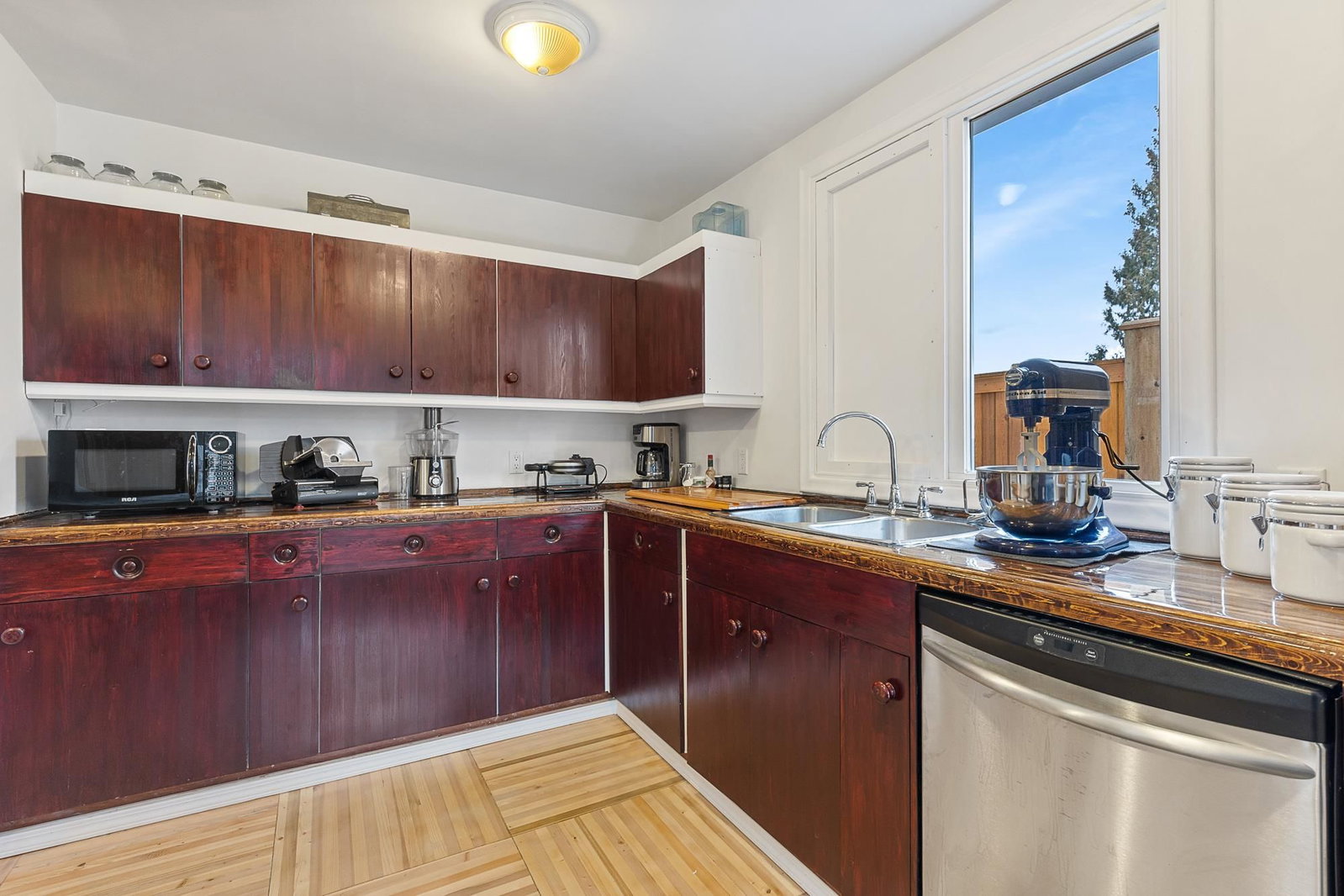 Listing Image 12